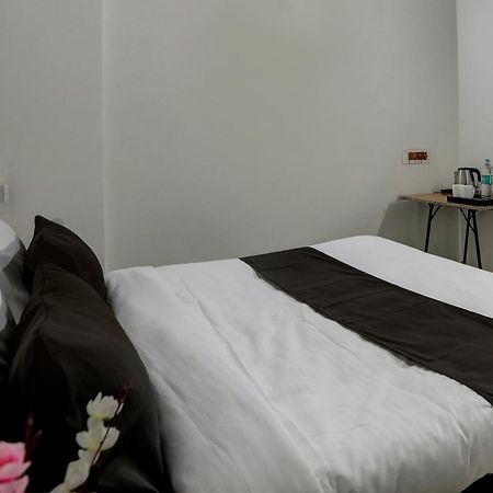 Hotel O The Royal Villa New Delhi Bagian luar foto