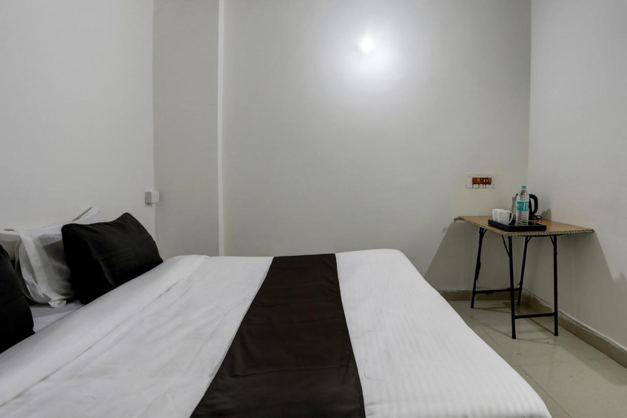 Hotel O The Royal Villa New Delhi Bagian luar foto