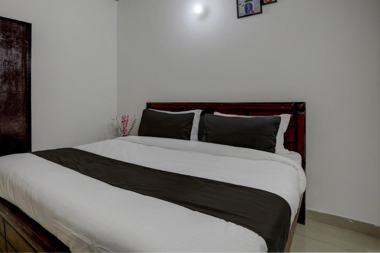 Hotel O The Royal Villa New Delhi Bagian luar foto