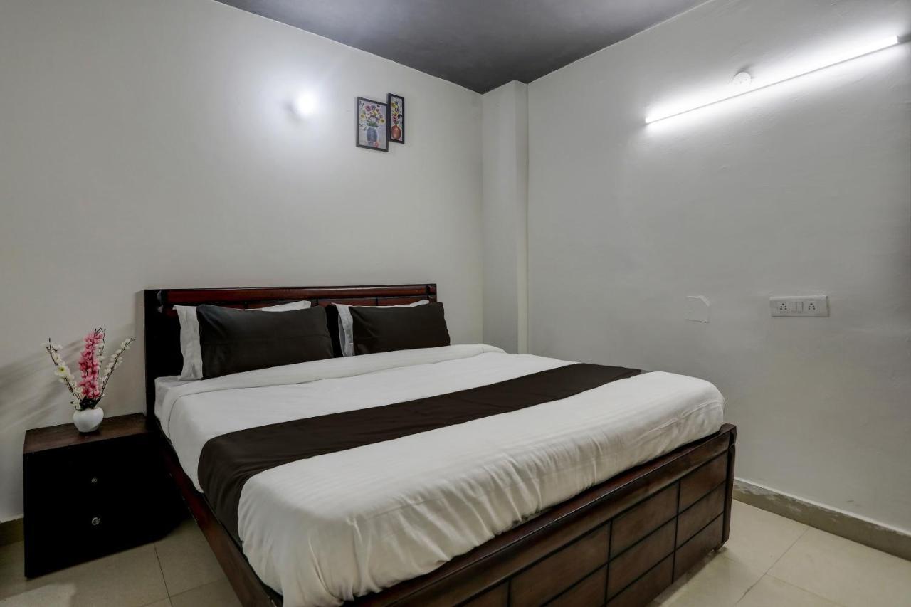Hotel O The Royal Villa New Delhi Bagian luar foto