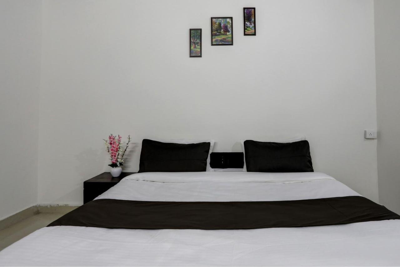 Hotel O The Royal Villa New Delhi Bagian luar foto