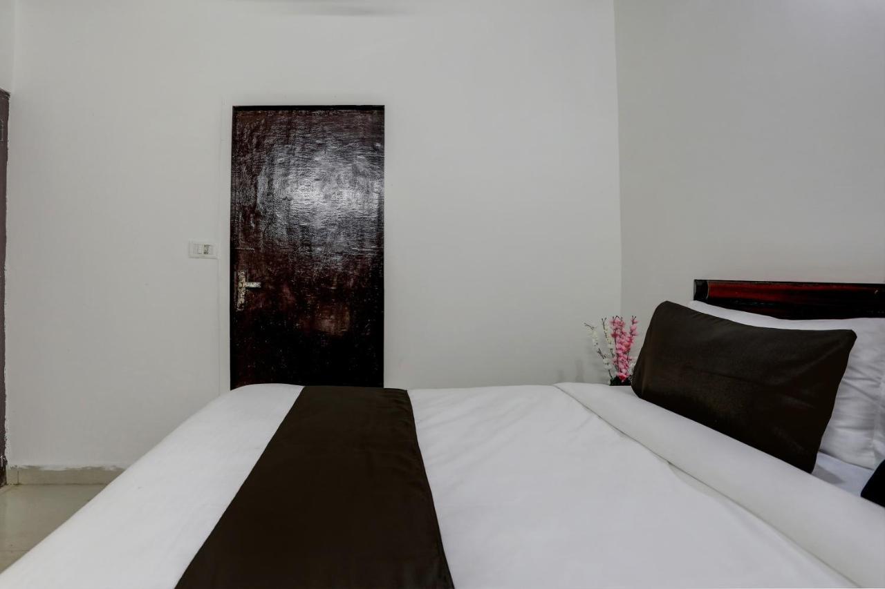 Hotel O The Royal Villa New Delhi Bagian luar foto