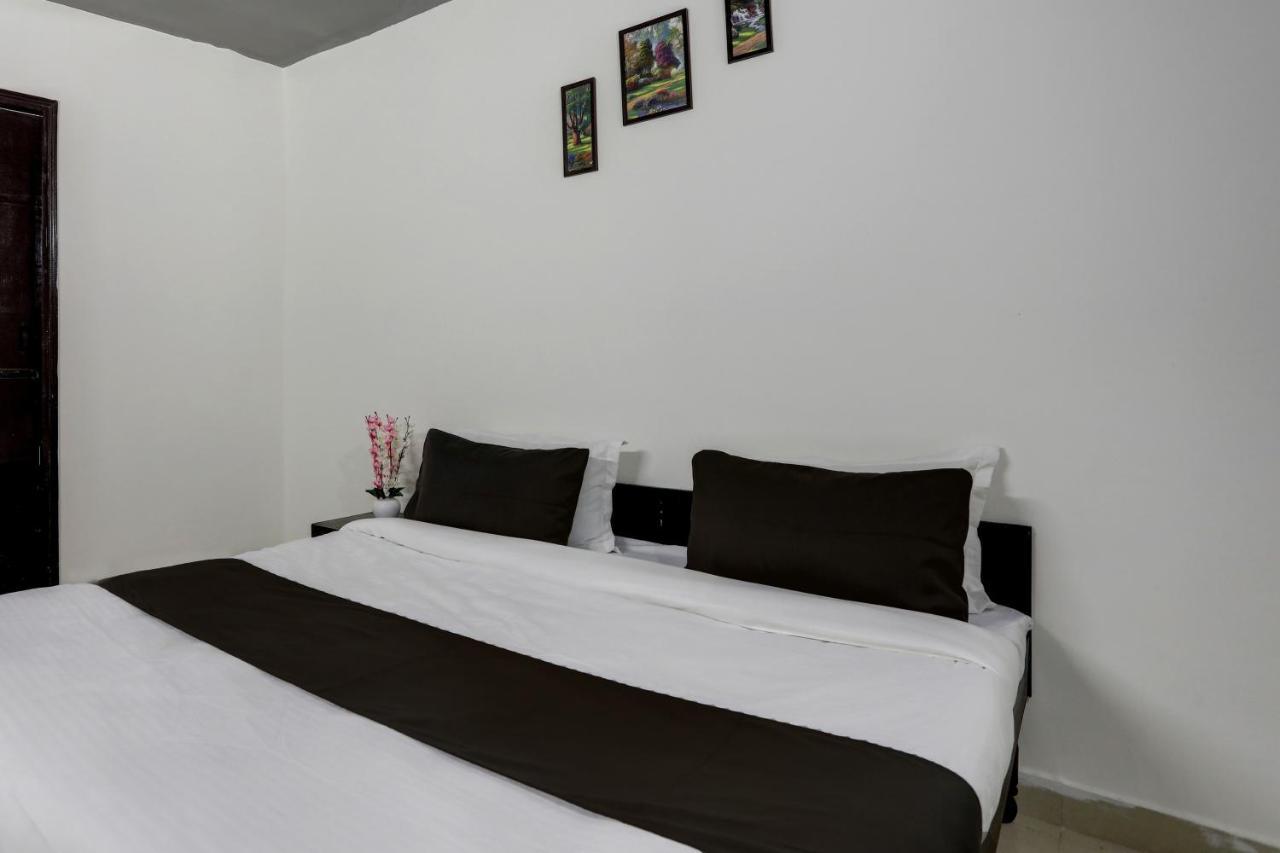 Hotel O The Royal Villa New Delhi Bagian luar foto
